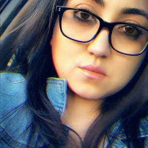 Meet your Posher, Yesenia